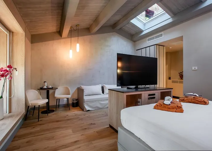 La Di Petriolo Otel Monticiano