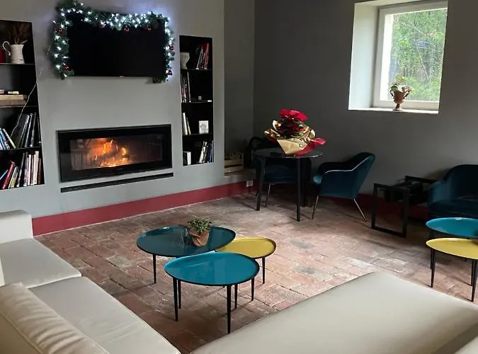 La Di Petriolo Otel *