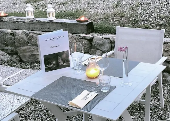 La Di Petriolo Otel *